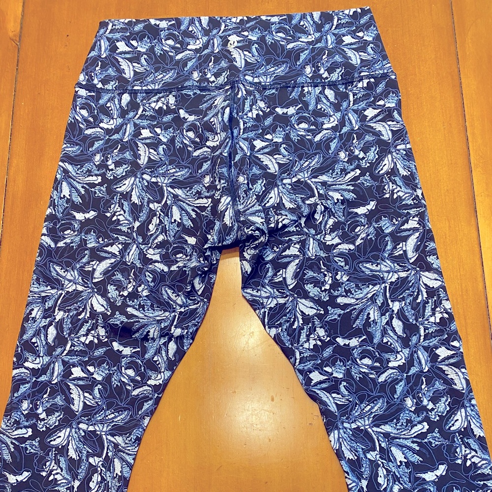 Lululemon size 12 yoga pants